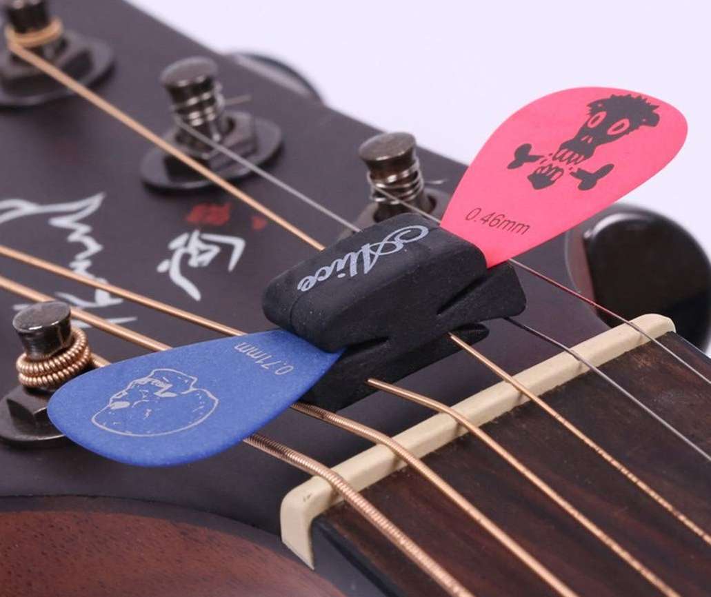 Hellery ウクレレエレキギター用の貼り付けが簡単なギターピックホルダーピックホルダー 輝い