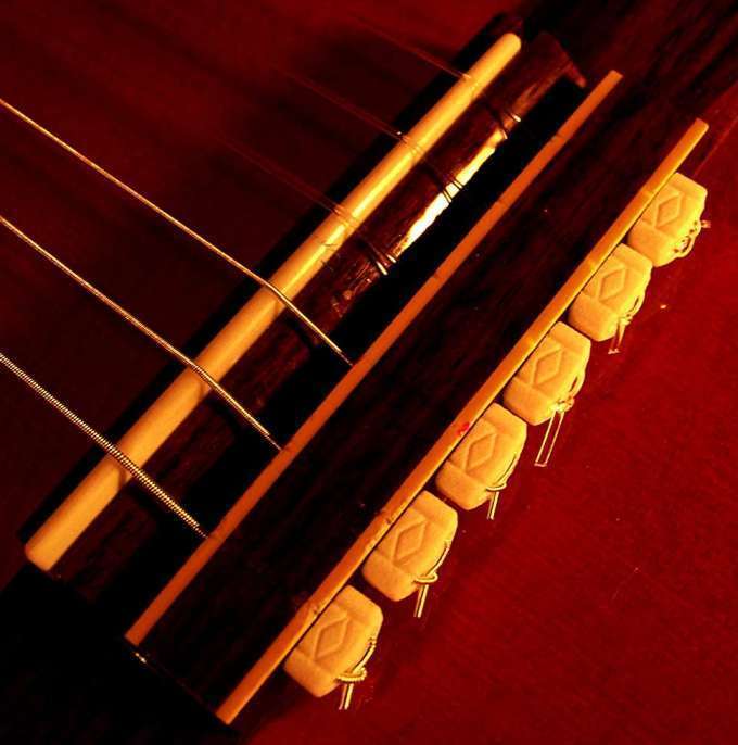 クラシック弦にストリングタイをつけて、ブリッジに素通しする。: kasumi ＜音楽な日々の、あれこれ＞。。