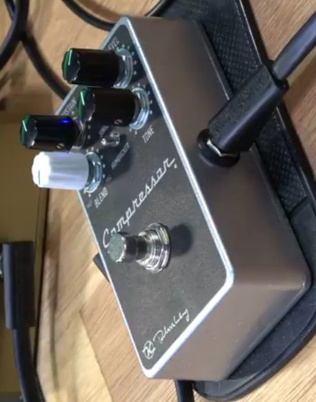 Keeley Electronics Compressor Plus、ピックアップ・セレクター